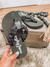 The Glimmer Flip Flop {Black}